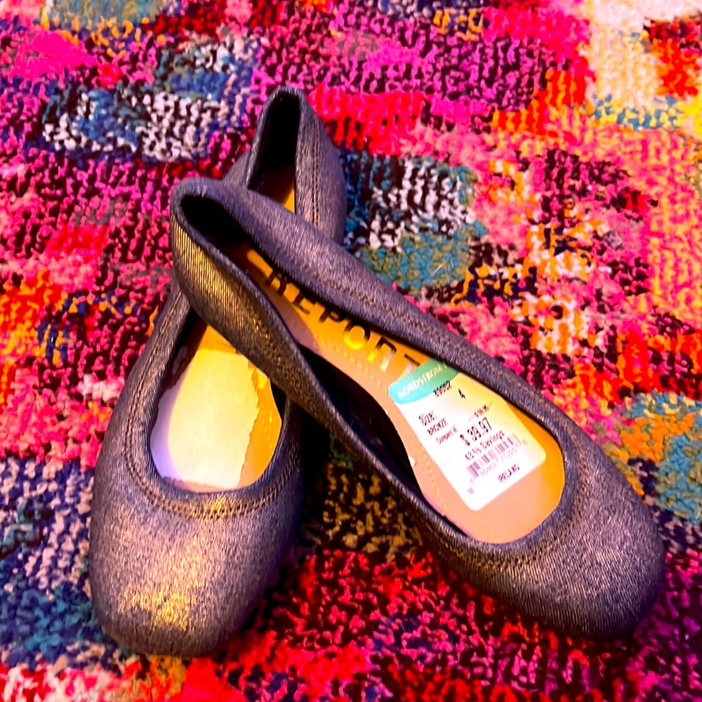 Girls size 4 REPORT Mary Jane dress shoes from Nordstrom.